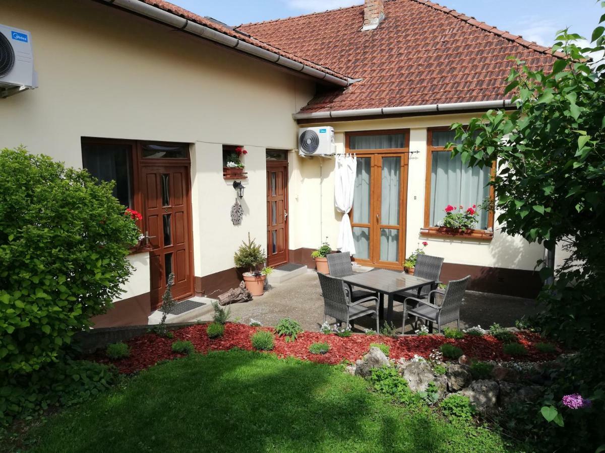 Gyoengyszem Vendeghaz Hotel Eger Exterior photo